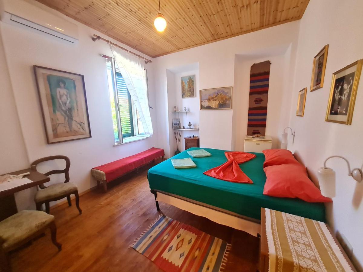 Mi Casa Es Tu Casa - Shkodra Backpackers Hostel Værelse billede
